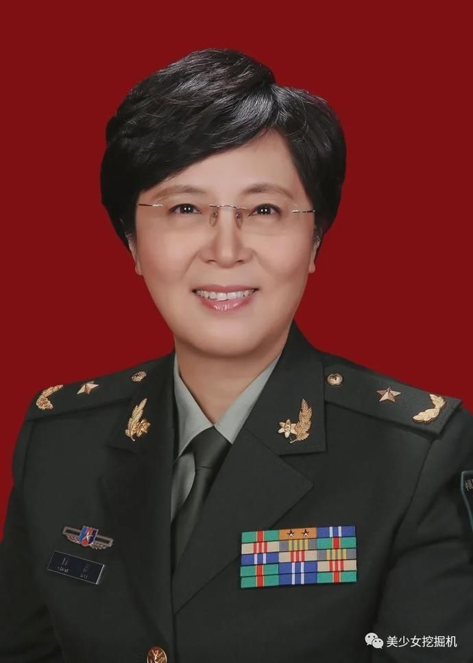 黑发|从清华女神到护国女将军，54岁黑发变白发，全国都为她湿了眼眶…