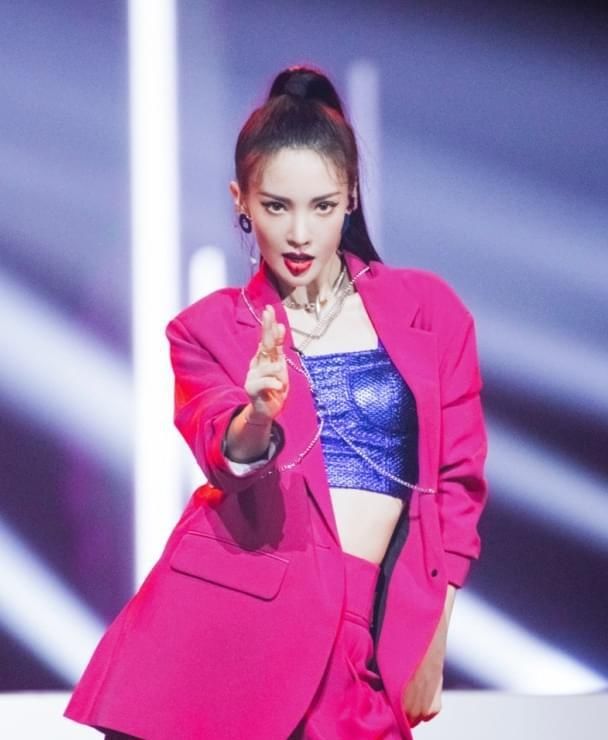  节目组|《乘风破浪》成团七人内定，网友曝出皇族选手，金星都不敢来