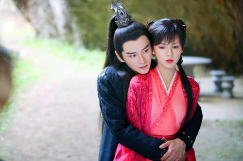  乌童抓住|琉璃美人煞：乌童结局如何？临死前把玲珑推出魔渊，真心爱过玲珑