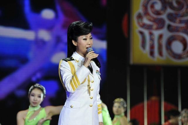  曝光|55岁于文华近况曝光太心酸！午餐只吃馒头蘸酱，饭菜都要自己带