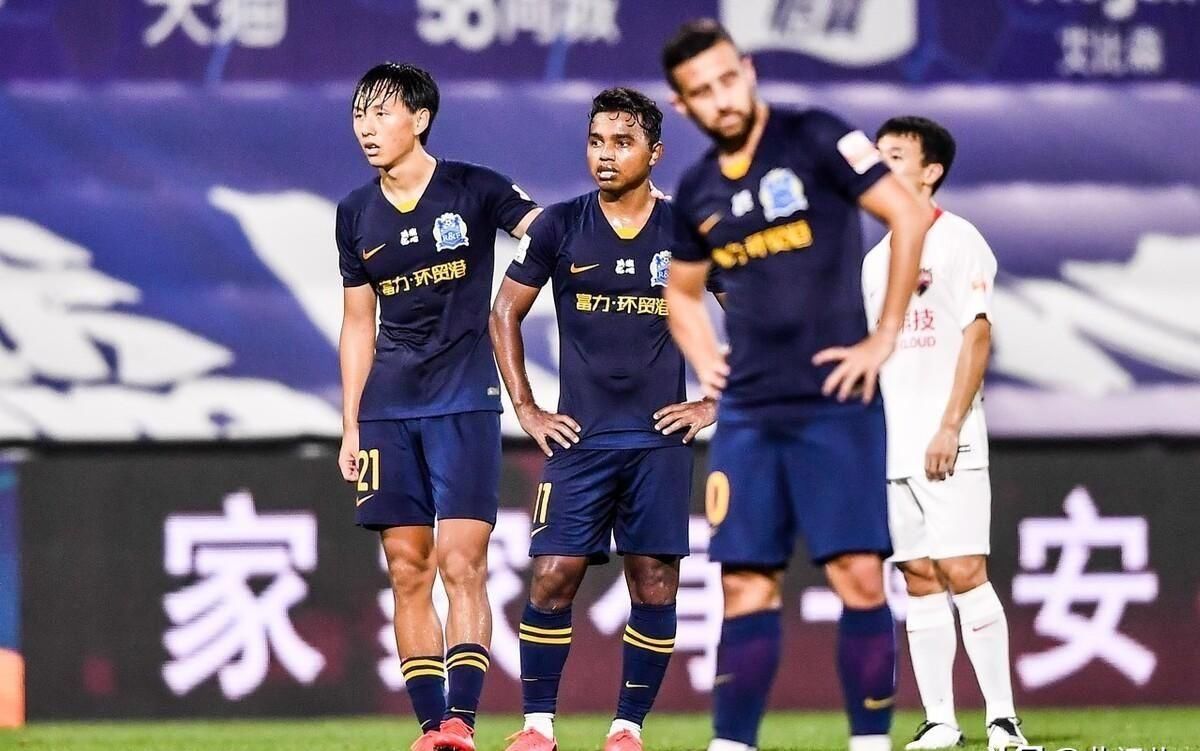  李霄鹏|中超球队“挖角”鲁能：盯上了“非卖品”，李霄鹏难放手