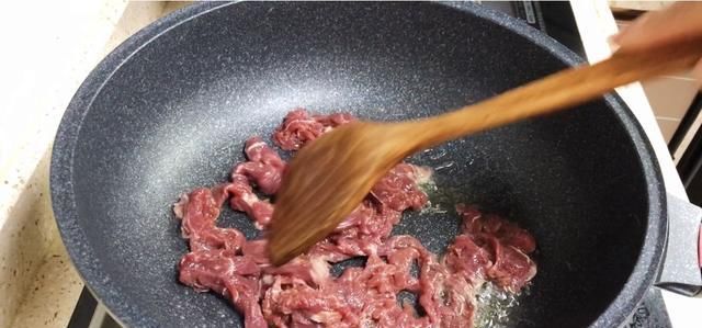 做法|教你这样炒牛肉，嫩滑又不柴，开胃又下饭，做法超简单