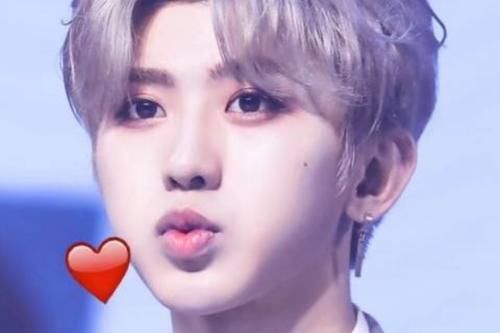  撕名牌|吴谨言口误说错《奔跑吧》名字，李晨当场纠错，蔡徐坤的表情亮了