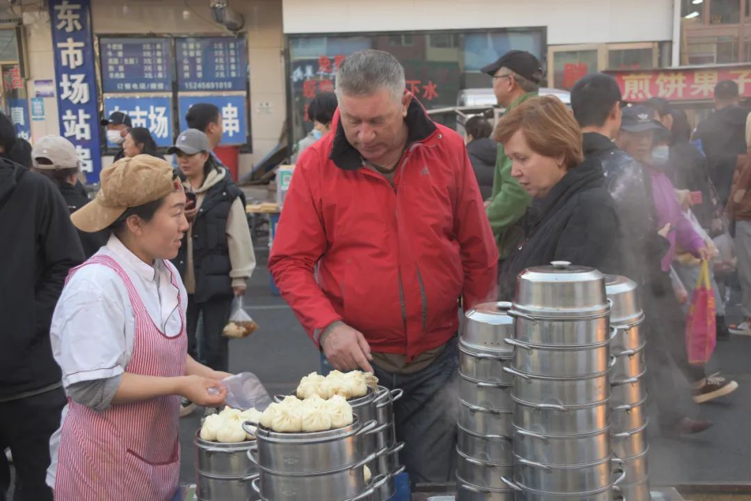 这个早市火了！俄罗斯人组团来吃早饭，网友：我也想去！