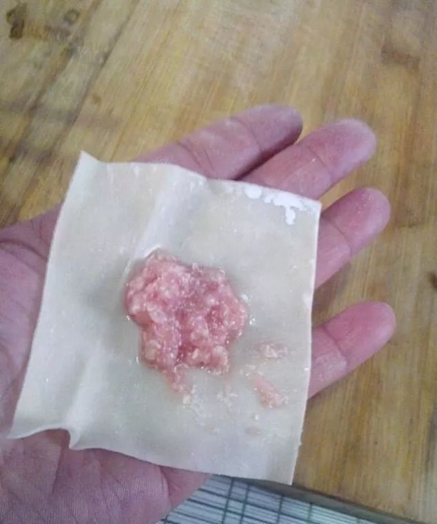 赶紧|包馄饨的简单教程,一看就会,鲜香美味,让人垂涎欲滴,赶紧试试