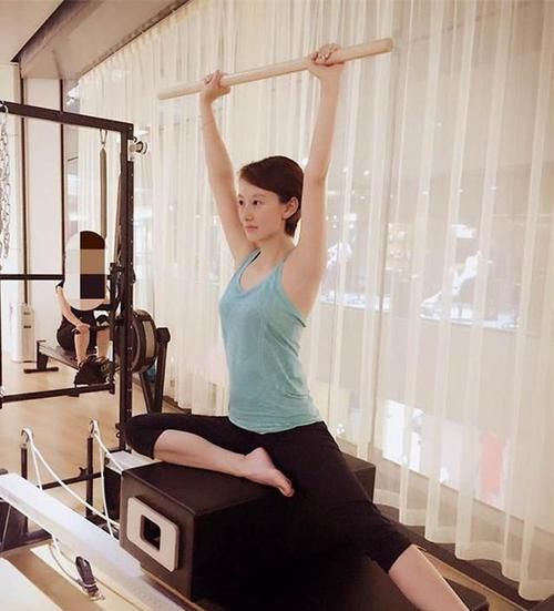  灶具|带你看看李好现实的家，厨房灶具旁还做防护罩，对老婆太贴心了