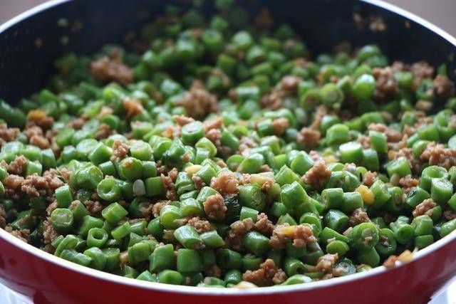 特别|1碗玉米面1把豆角,简单一做,既当菜又当饭,全家人都爱吃