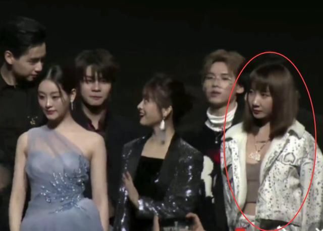  当年|难怪觉得乃万眼熟，原来当年曾和热巴杨颖同台，后悔没早点认识她