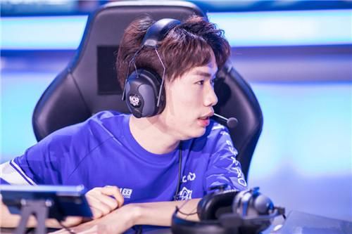 队员|王者荣耀:猫神矫情的“小丑”,地球离开谁都转!林教练我挺你