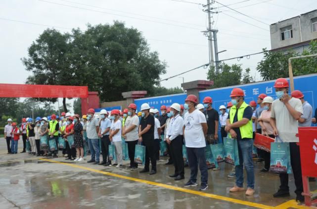 新区|新区住房建设和交通运输局召开建筑工地质量安全及文明施工创文保卫观摩会