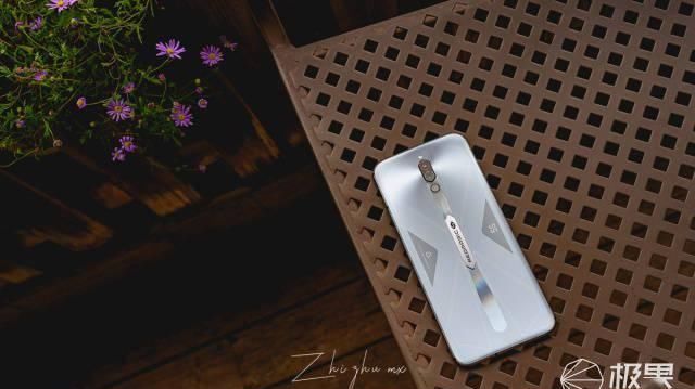 游戏|144Hz “滑”到手软,银翼风暴堪比“空调”,这款手机简直就是为游戏而生。