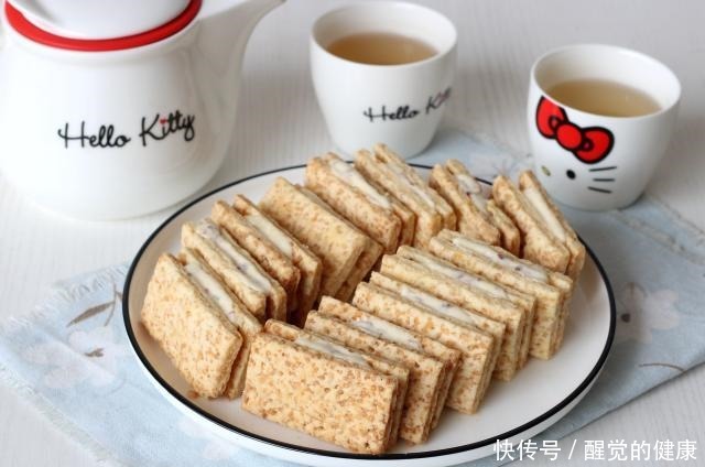 蔓越莓|它比牛轧糖好吃,比雪花酥简单,平底锅10分钟做一堆,百吃不厌