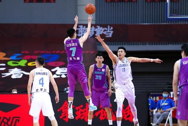 逆转|张庆鹏聊发少年狂，助山东男篮逆转战胜江苏，四名主力找回状态