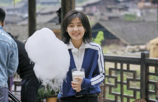  综艺节目|《向往》节目造假，张子枫下塘挖莲藕，摄像机暴露了一切