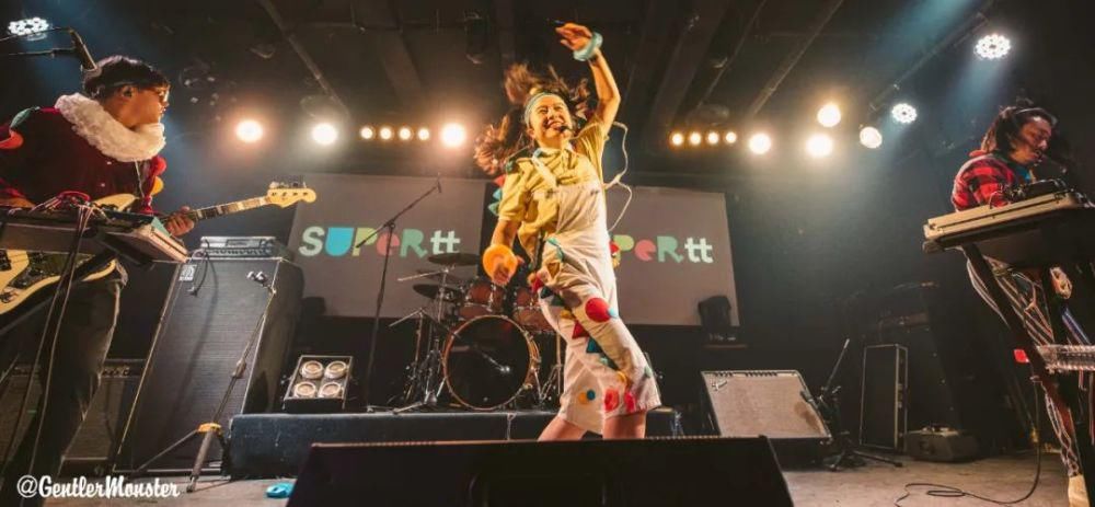  成都|完美倒立x超人田田：他们都爱吃火锅和小面