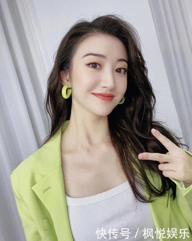 范冰冰|以为范冰冰够美了,没想到景甜更接地气,自拍造型真是“甜”