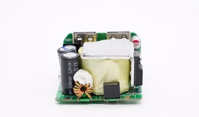  充电|万旅45W快充旅行转换插座拆解，一个便可走遍世界