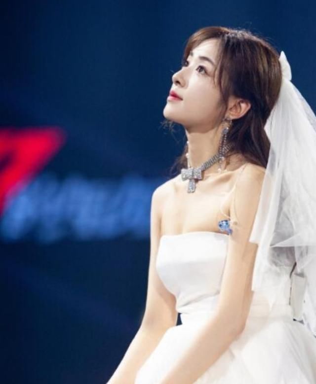  炸裂|姐姐们也太好看了，舞台上争奇斗艳，战斗力太强气场炸裂