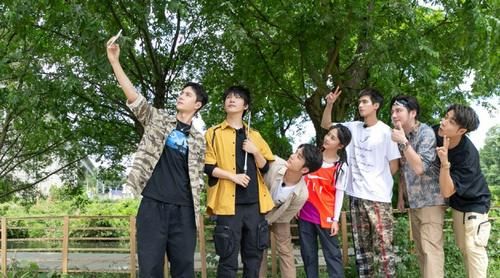  王一博|《以家人之名》三兄妹野外露营欢乐多，王一博他们是一群憨憨吗