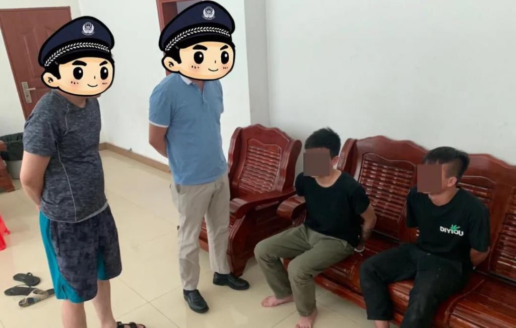 分局|活该,两小伙当街抢手机被刑拘,这是有多傻?