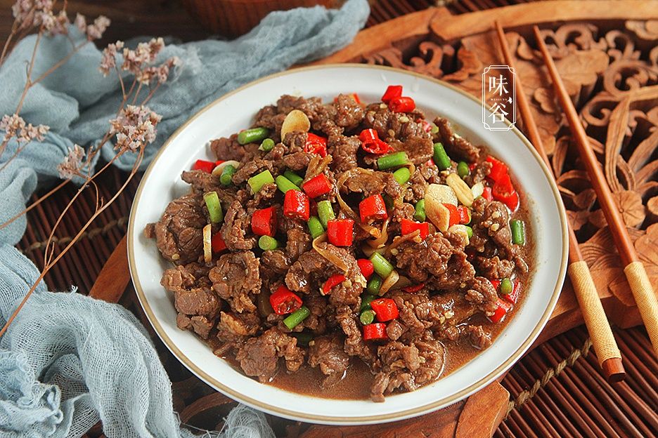  大厨|《中餐厅》赵丽颖亲自做小炒黄牛肉，获林大厨点赞，你学会了吗？