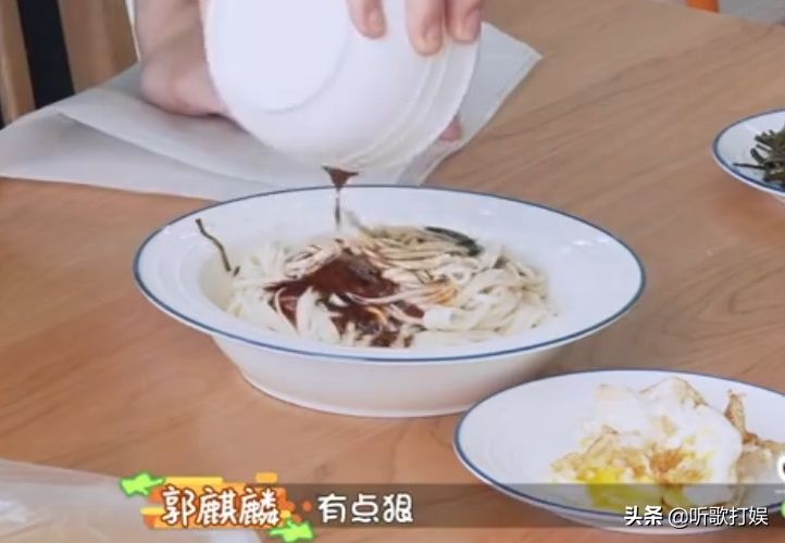  家务|《家务男》再现火烧厨房，范丞丞做黄磊同款拌面，成品说明一切