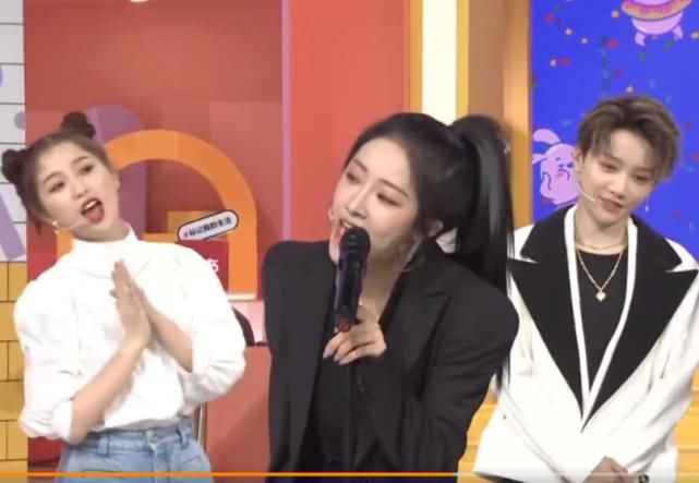 直播|《非日常派对》直播生图，失去四级美颜，THE9真人颜值太显然