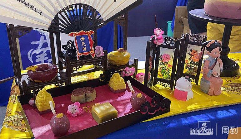 宠展|专为宠物做烘焙！月饼、慕斯、点心看完馋哭了……还有能吃的“房子”| 跟周到君逛亚宠展⑤
