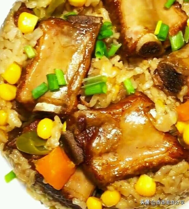  味道|香喷喷的排骨焖饭，做法很简单，味道不简单