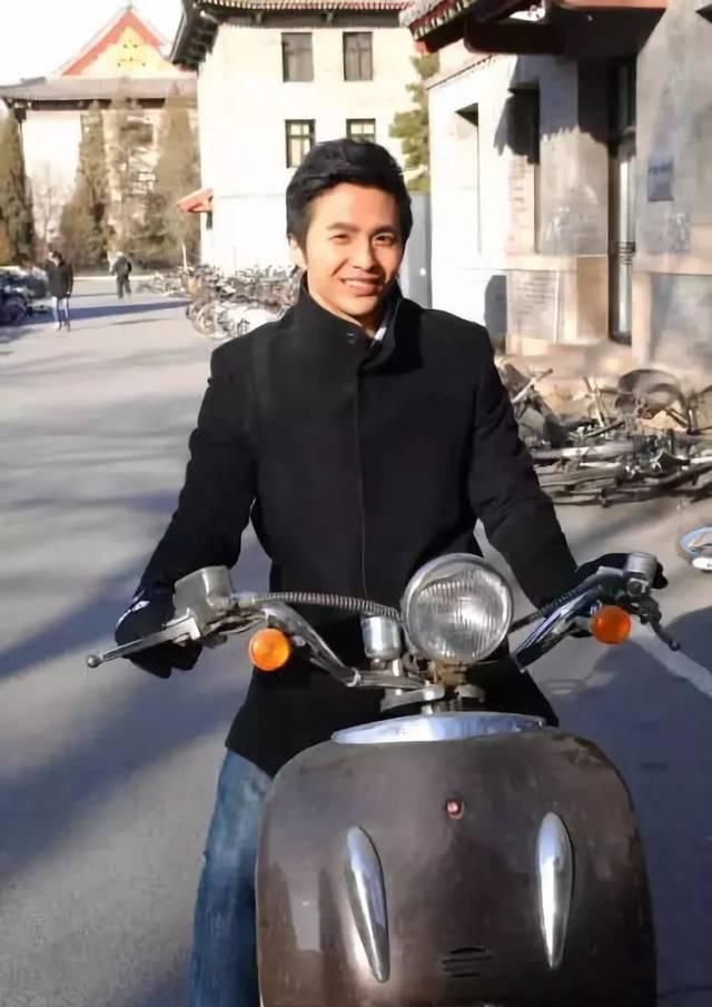  身陷|他智商140，31岁成北大教授，如今身陷出轨疑云跌“神坛”