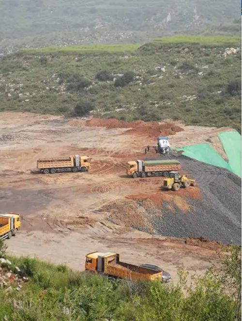  排放|晋煤集团成庄矿被指违法排放煤矸石破坏耕地和林地