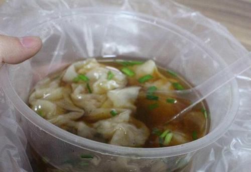  自带餐具|带着塑料袋的早餐卫生吗？和滚烫的食物接触后会不会有毒？