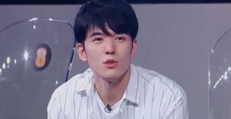  苦苦|何炅与汪涵都在找接班人，一个还在苦苦选拔，另一个已经成功找到