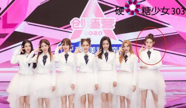  苦瓜脸|硬糖少女发布新海报, 所有人满分笑容营业, 却有一人顶着苦瓜脸