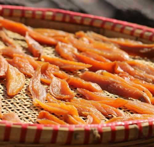 鲜艳|晒红薯干，别直接晒！多做2步，颜色鲜艳，筋道香甜，不干不发黑