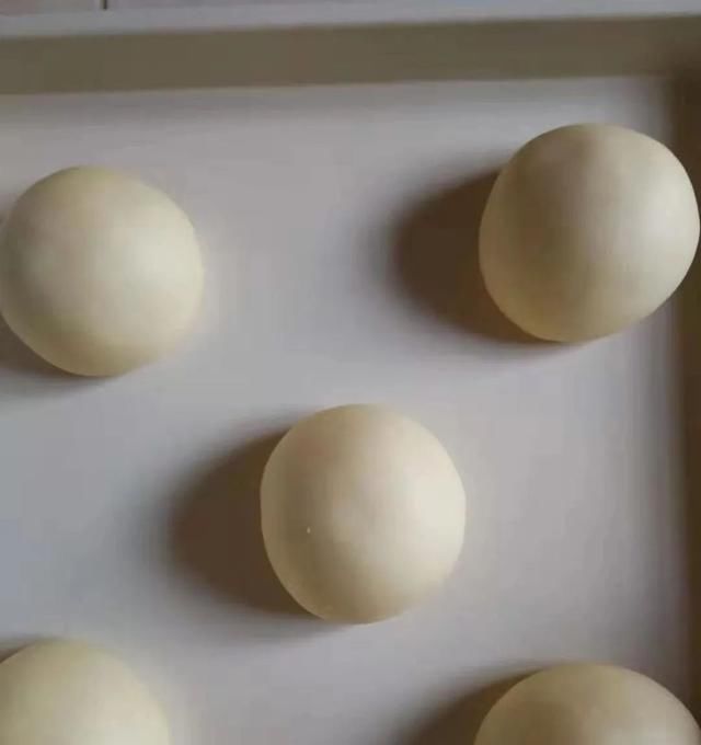  奶黄|超好吃的奶黄小餐包，松软香甜，一口咬下去根本停不下来！