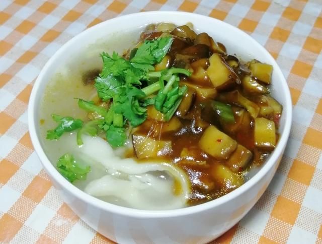  早餐|三伏天的早餐，就馋这碗香菇面，鲜美营养，好吃开胃，几分钟搞定