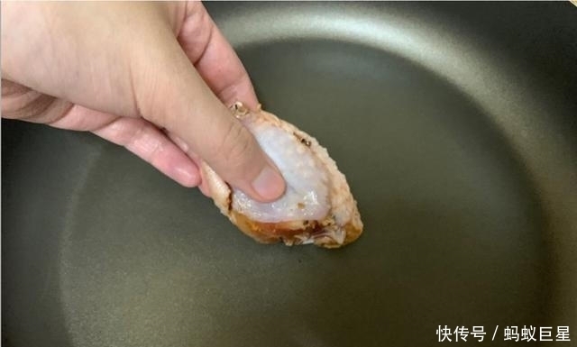  技巧|这样煎鸡翅，皮脆肉嫩无腥味！大厨教你7大技巧，煎出完美鸡翅！
