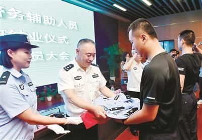  杭州|辅警授衔、警号终身固定、工资年薪制……杭州的“第二警队”迎来全新改革