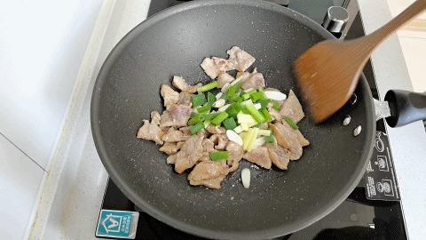 菜肴|黄瓜便宜了，做北方特色菜肴，营养又好吃，我家隔三差五做一次