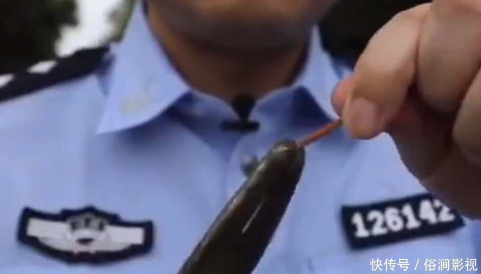 太狠|薅太狠！42克金手镯被陌生男女清洗完只剩20克，民警：工具中有玄机
