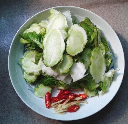 抱儿菜炒肉|这菜遇到必买10斤,每天炒一盘,百吃不腻,体重不过百,穿啥都美