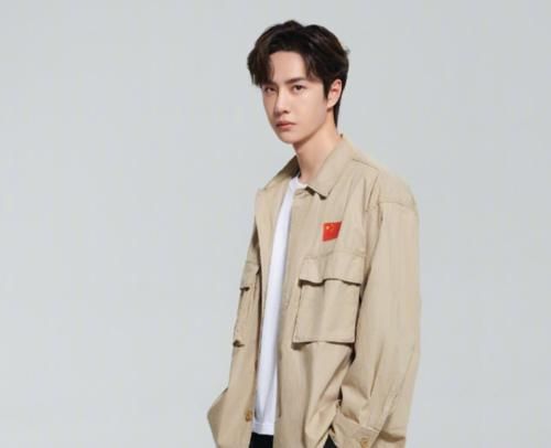  东西|王一博失去“香菜”后，看清粉丝手上拿的东西时，我笑了