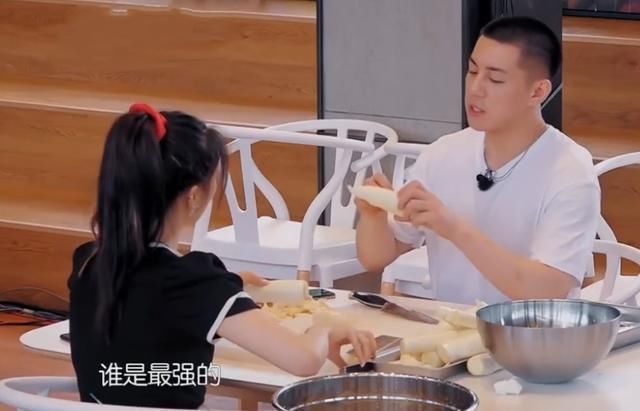  少女|《中餐厅》杨超越提火箭少女，被问谁最强，她脱口而出一个名字