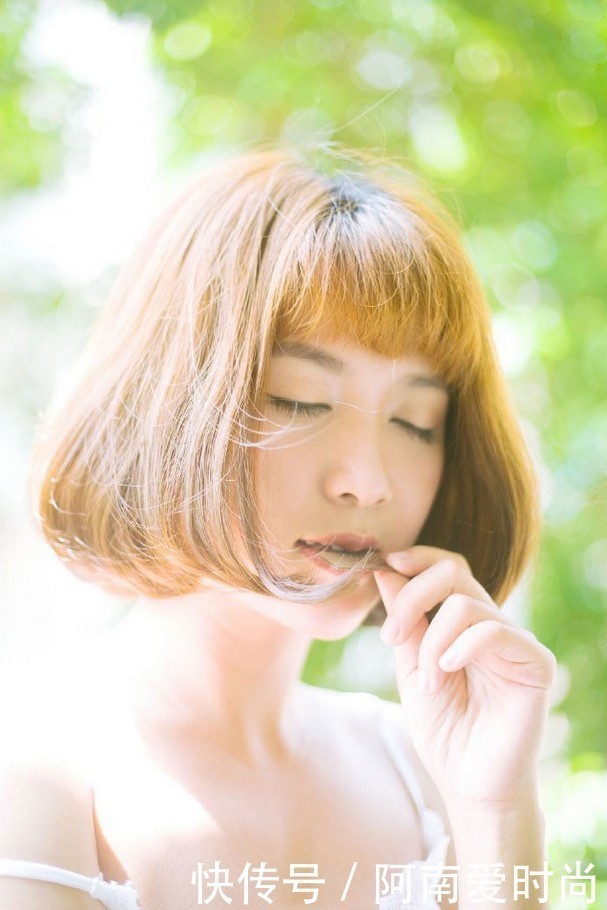 清纯|摄影写真清纯甜美短发美女,户外吊带衫写真