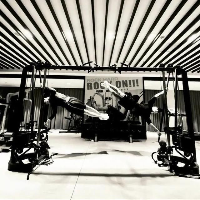  健身|「健身」邓伦这身材？不是电影特效吗？