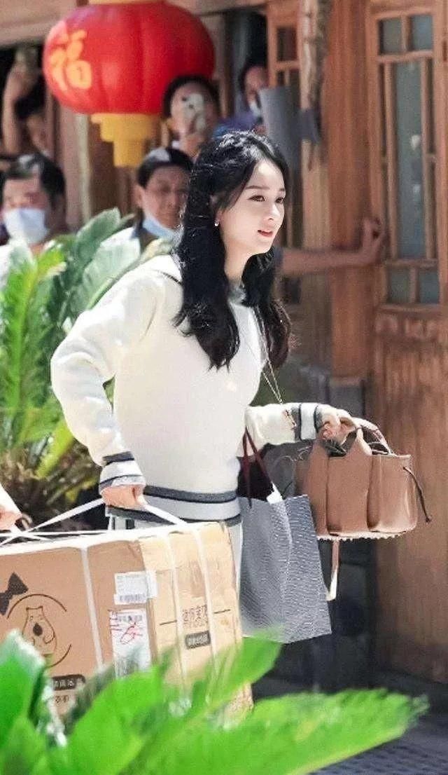 矛盾|《中餐厅》放出的宣传封面没有赵丽颖!继恶意剪辑后矛盾再升级?