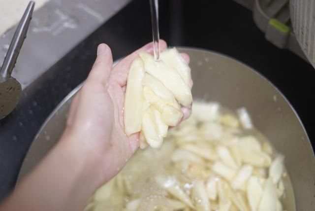  简单|7月吃姜“赛参汤”，简单腌一腌，脆爽鲜嫩，助阳又抗衰老