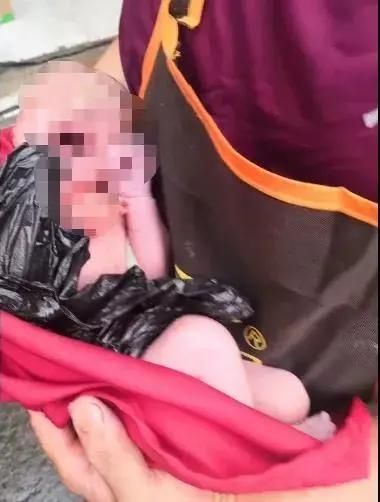  塑料袋|酒店二楼突然飞出个黑色塑料袋，里面传来阵阵啼哭…目击者：太狠心、太残忍