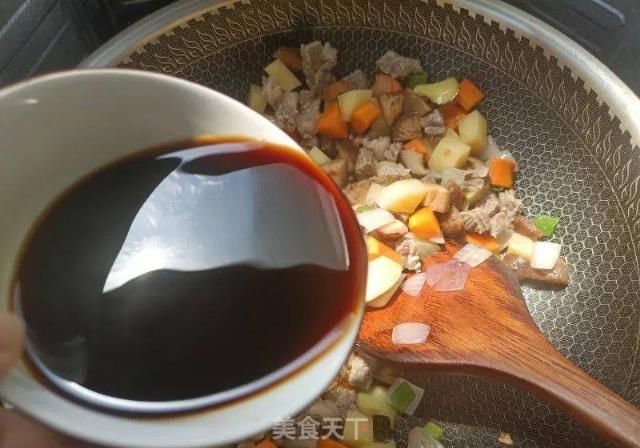  牛肉|【健康美食】超级简单，0失败的牛肉蔬菜焖饭~